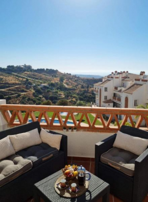 Elegant apartment with fantastic views At the top of Calahonda